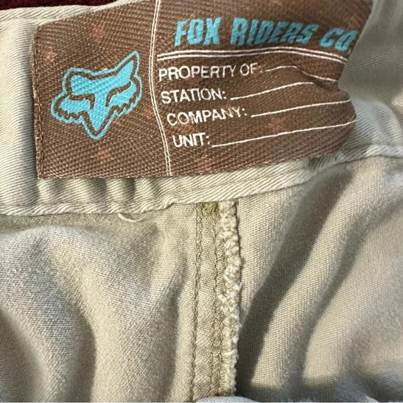 Fox women's size 9 bermuda cream shorts Waist 17", inseam 11", rise 9" - Picture 3 of 4